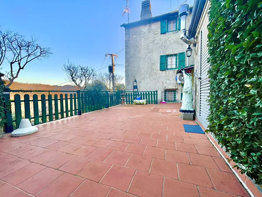 Immagine 76 di Porzione di casa in vendita  a Massarosa