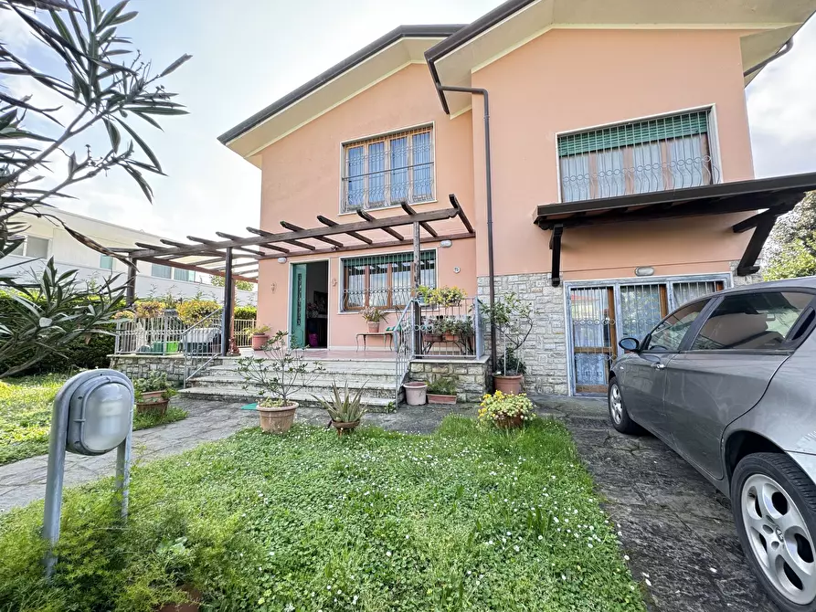 Immagine 68 di Casa indipendente in vendita  a Pietrasanta