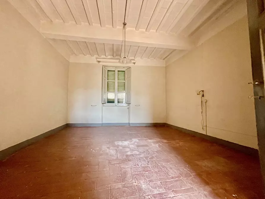 Immagine 27 di Porzione di casa in vendita  a Camaiore
