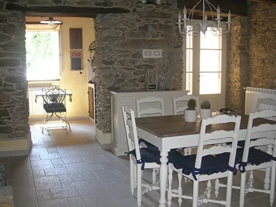 Immagine 3 di Porzione di casa in vendita  a Seravezza