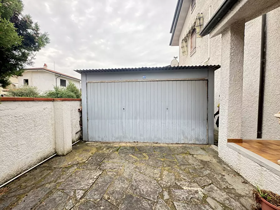 Immagine 32 di Casa indipendente in vendita  a Viareggio