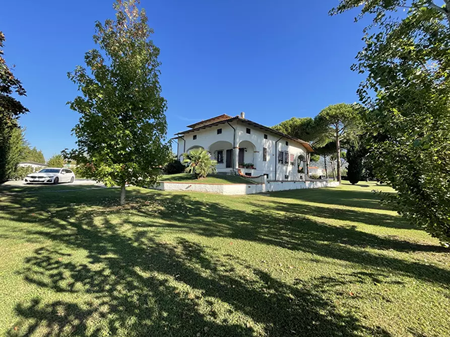 Immagine 86 di Villa in vendita  a Pietrasanta