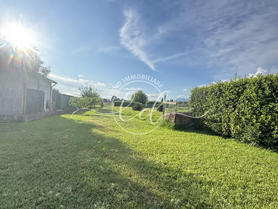 Immagine 61 di Porzione di casa in vendita  a Pietrasanta
