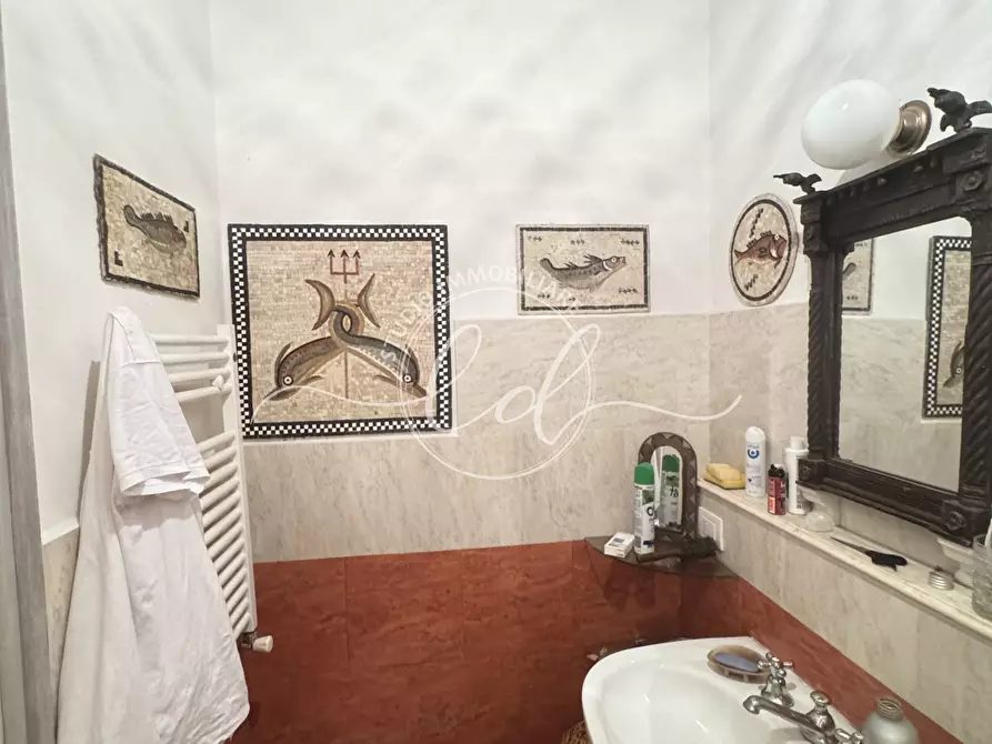 Immagine 38 di Trilocale in affitto  a Pietrasanta
