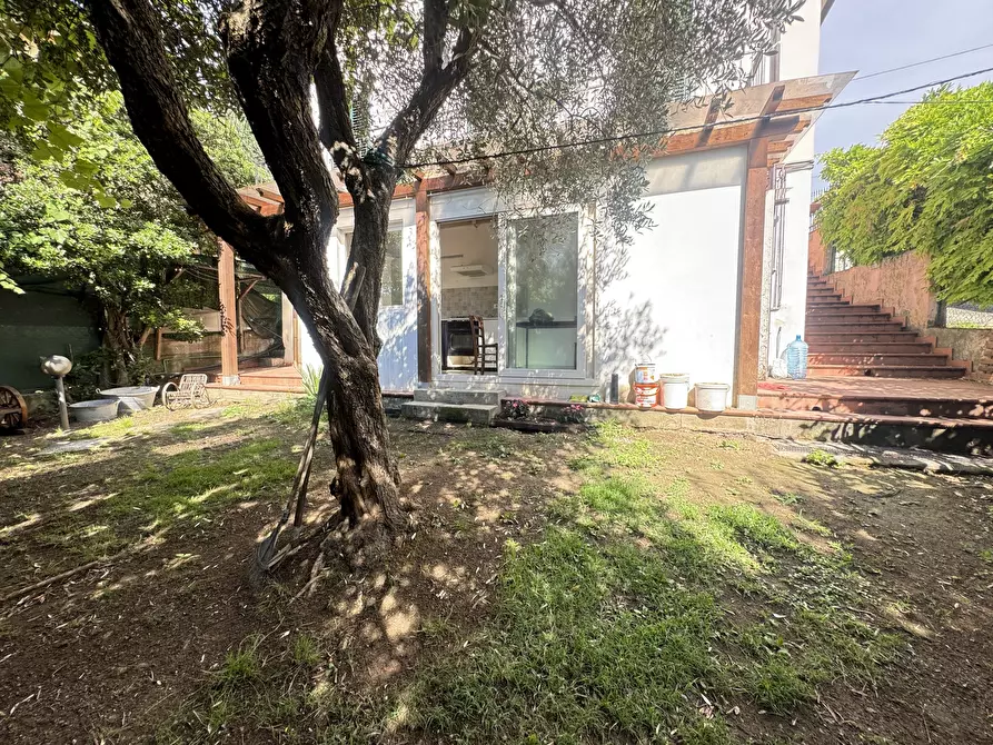 Immagine 4 di Porzione di casa in vendita  a Massa