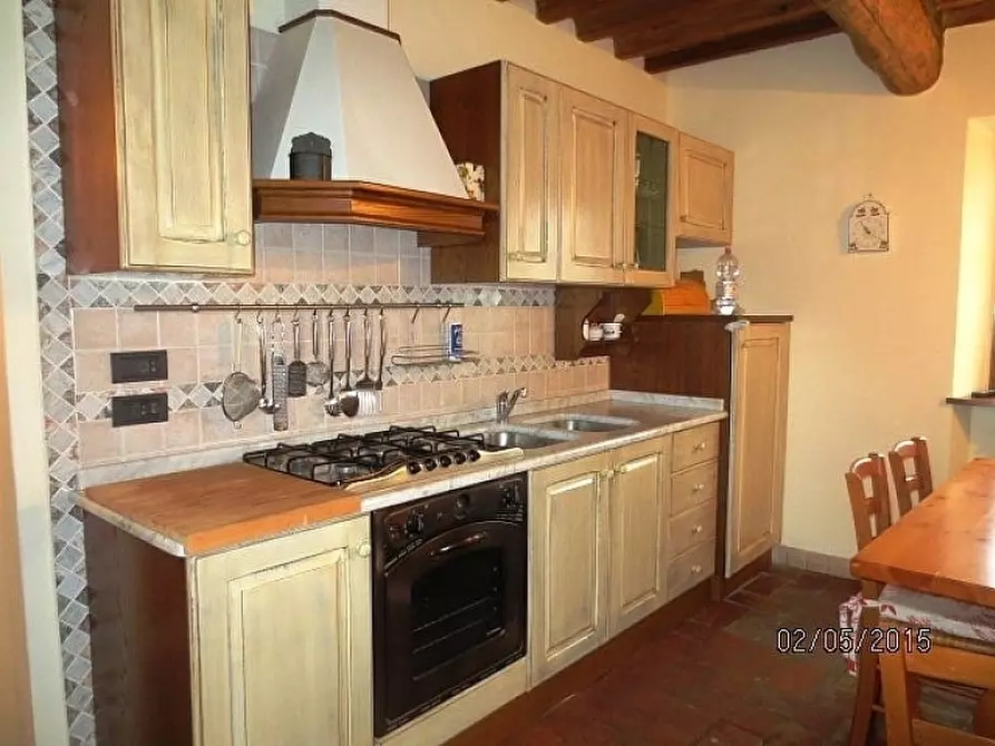 Immagine 3 di Porzione di casa in vendita  a Seravezza