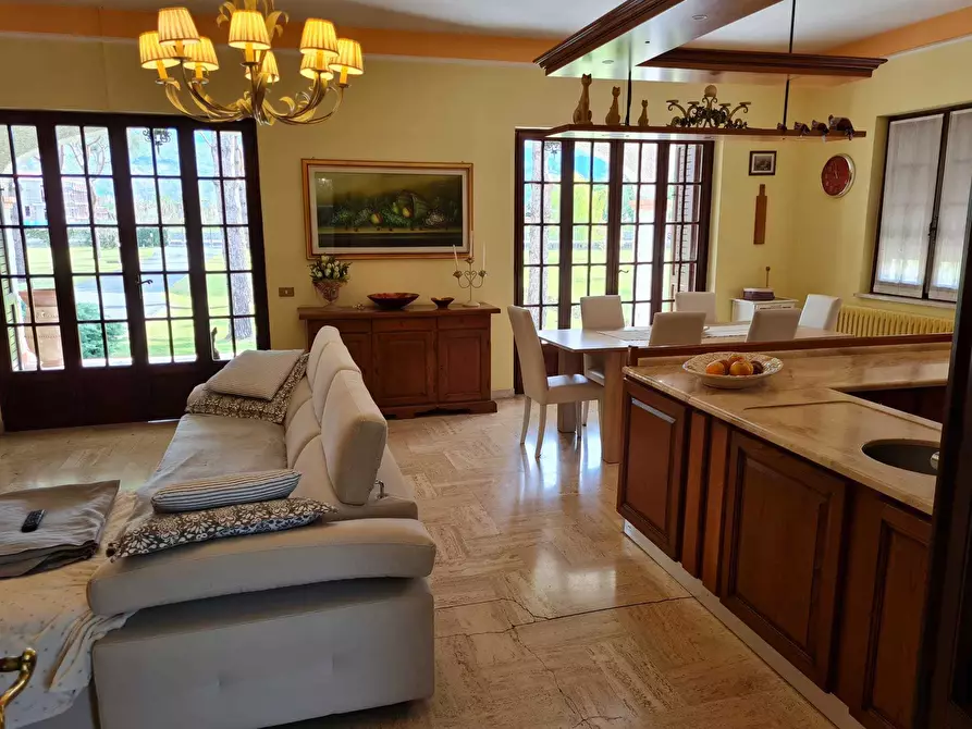 Immagine 6 di Villa in vendita  a Pietrasanta