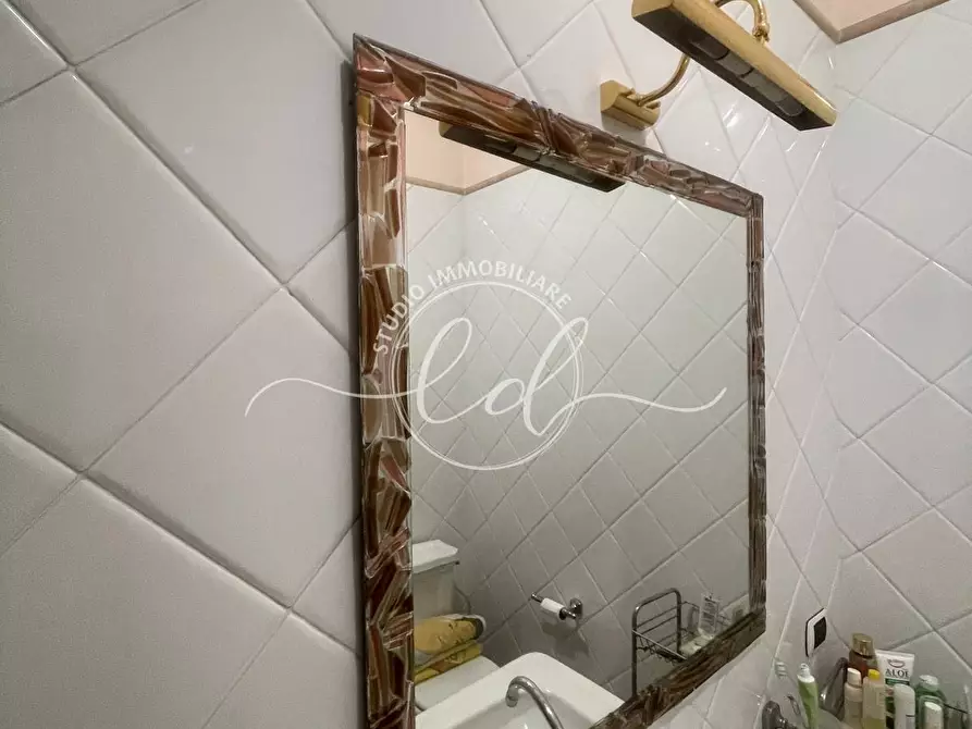 Immagine 14 di Porzione di casa in affitto  a Viareggio