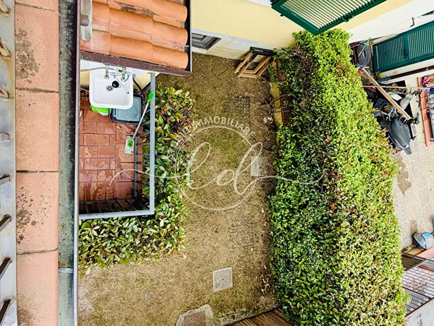 Immagine 46 di Villetta a schiera in vendita  a Pietrasanta
