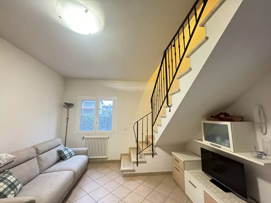 Immagine 14 di Casa indipendente in affitto  a Pietrasanta