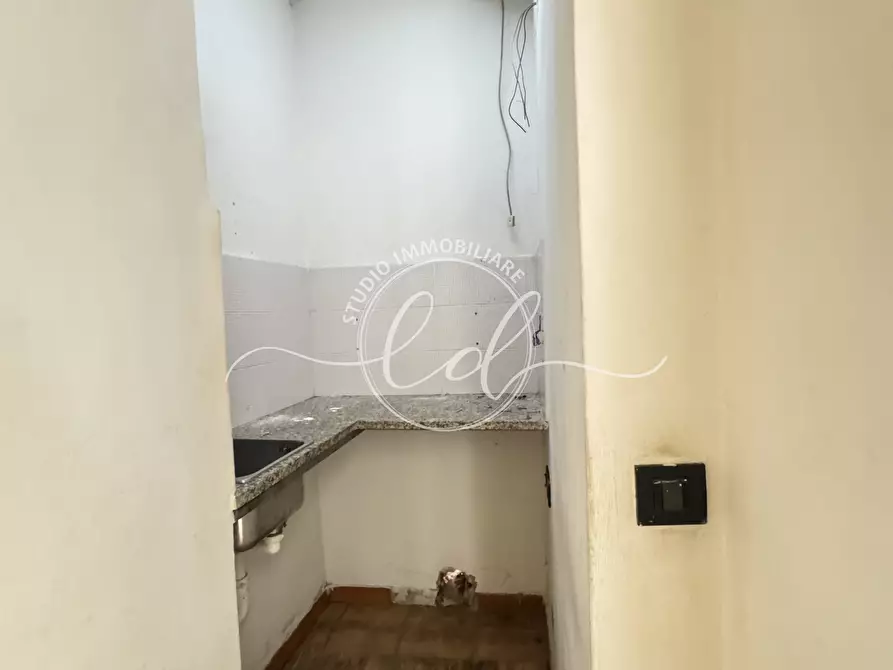 Immagine 14 di Locale commerciale in vendita  a Montignoso