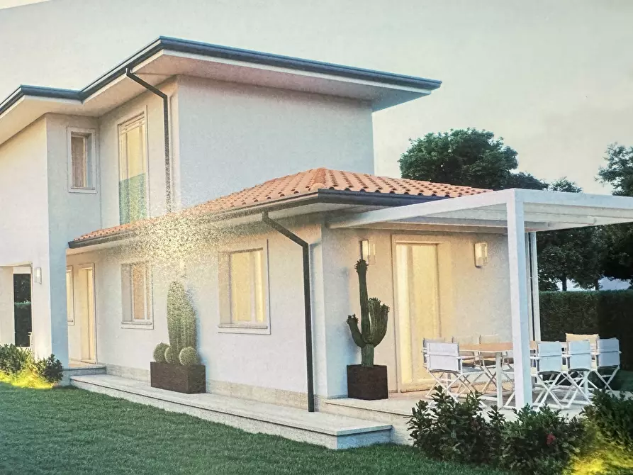 Immagine 11 di Villa in vendita  a Seravezza