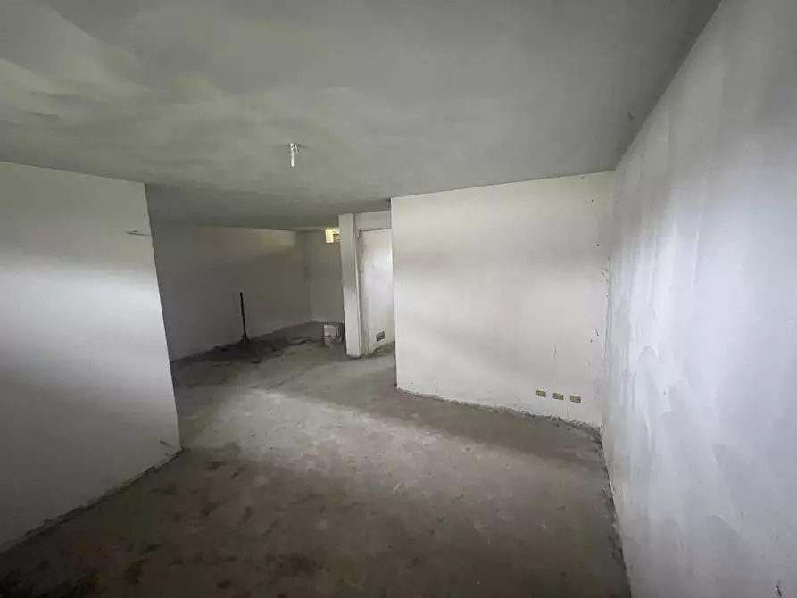 Immagine 30 di Porzione di casa in vendita  a Camaiore