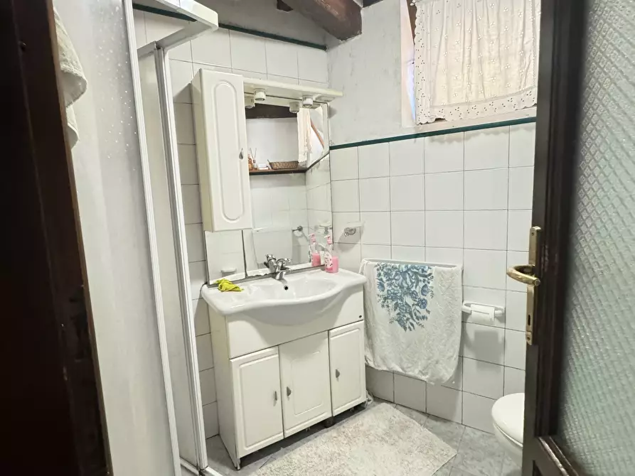 Immagine 30 di Rustico / casale in vendita  a Camaiore