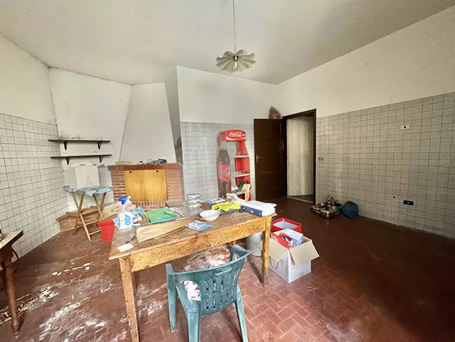 Immagine 36 di Porzione di casa in vendita  a Massa