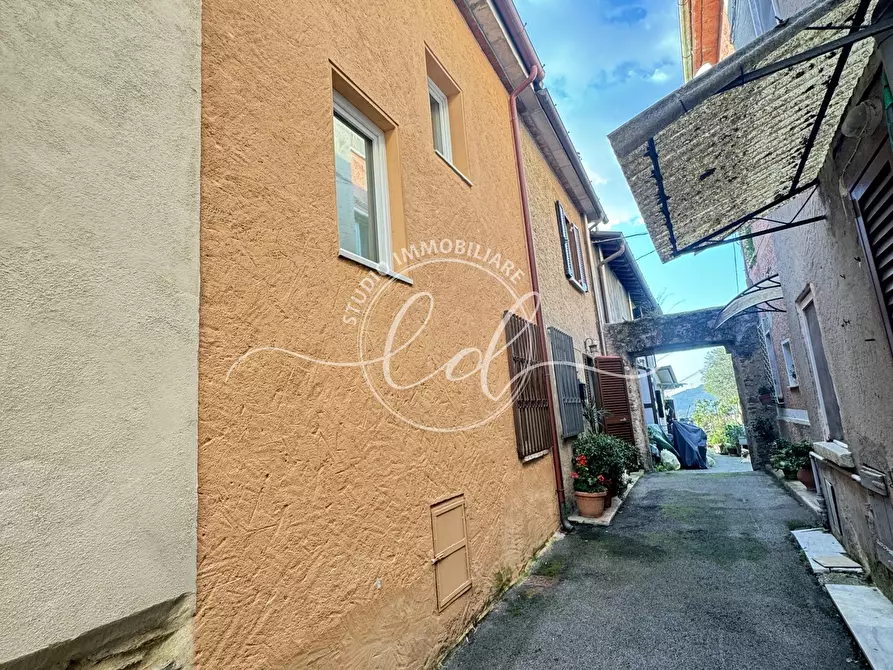 Immagine 36 di Porzione di casa in vendita  a Pietrasanta