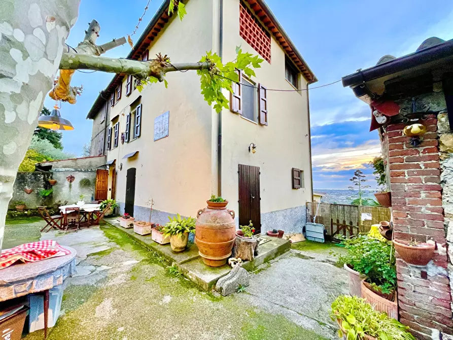Immagine 91 di Porzione di casa in vendita  a Pietrasanta