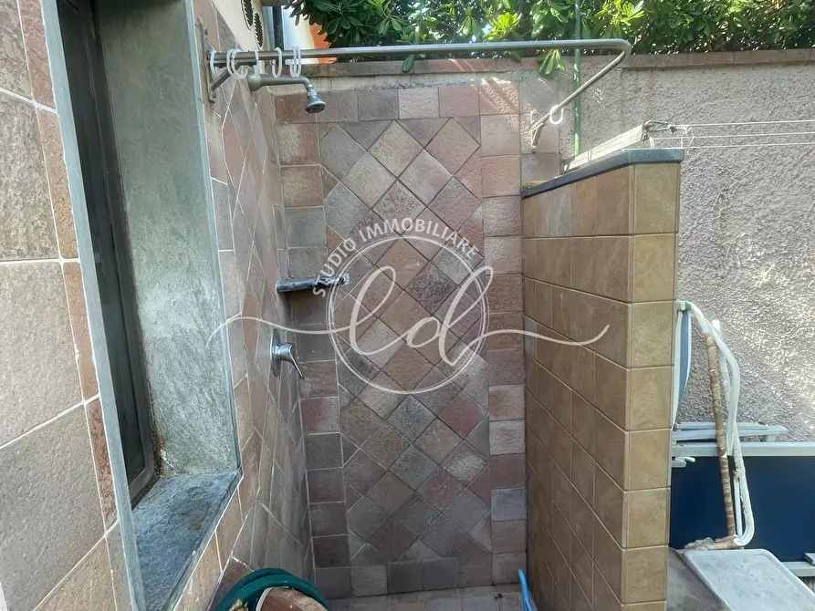 Immagine 35 di Porzione di casa in affitto  a Viareggio