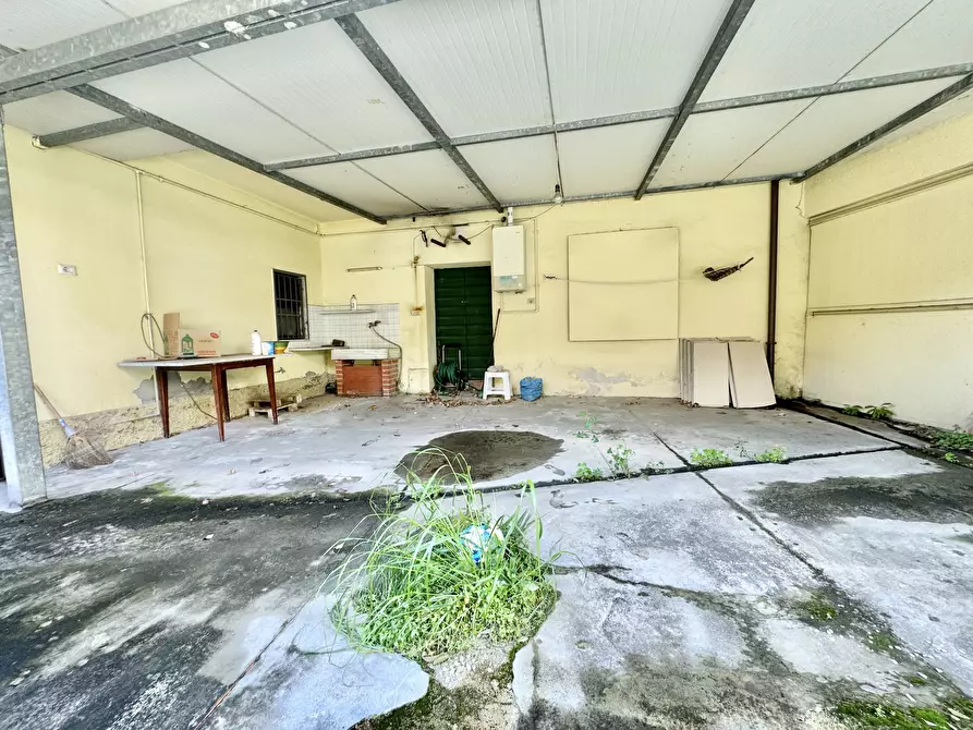 Immagine 38 di Porzione di casa in vendita  a Massa