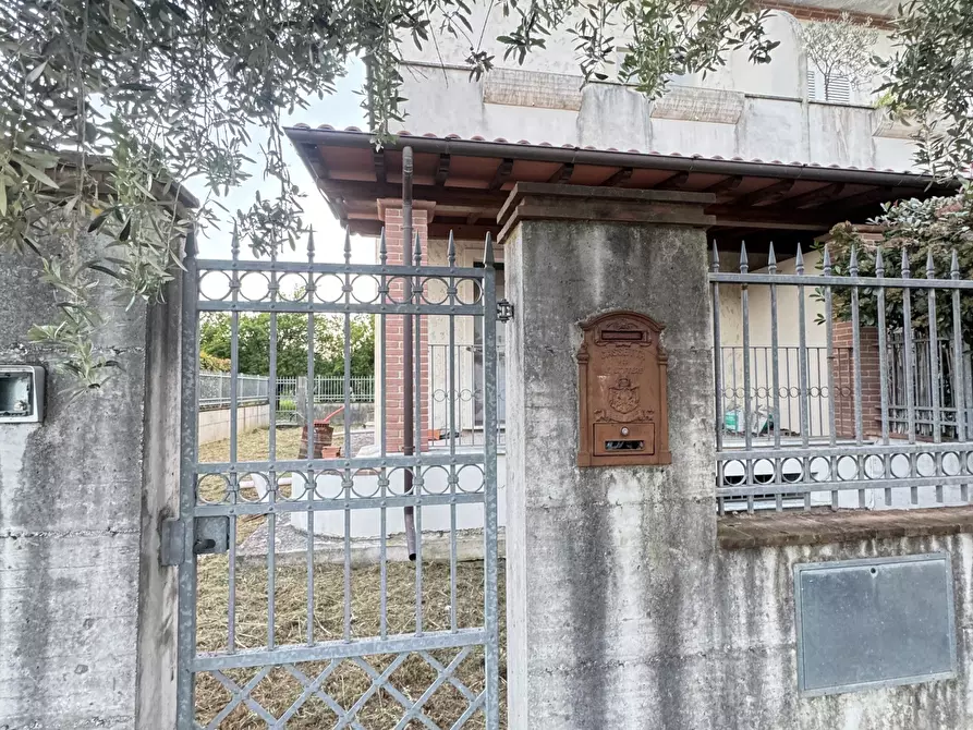 Immagine 1 di Porzione di casa in vendita  a Seravezza