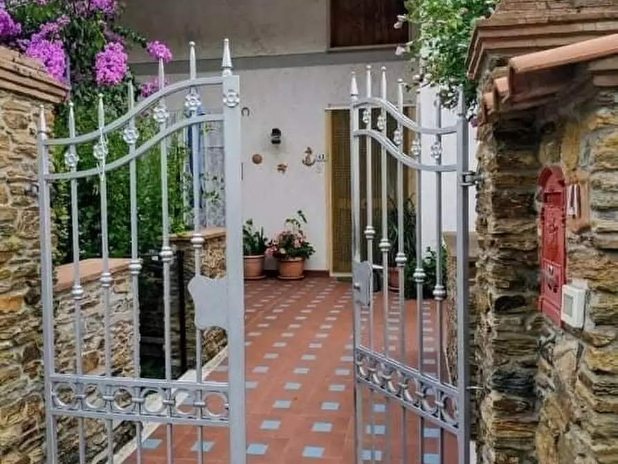 Immagine 21 di Casa indipendente in vendita  a Montignoso