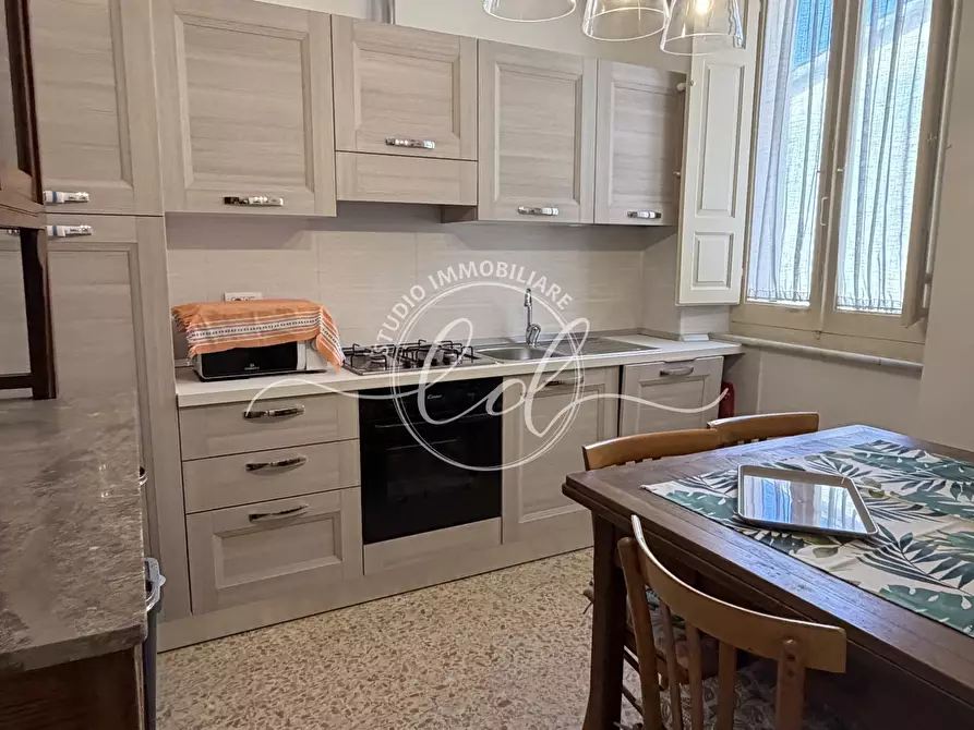 Immagine 10 di Trilocale in affitto  a Pietrasanta