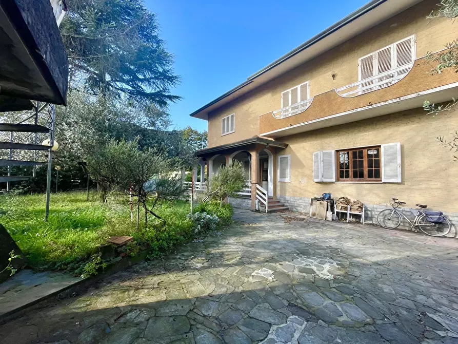 Immagine 2 di Casa indipendente in vendita  a Camaiore