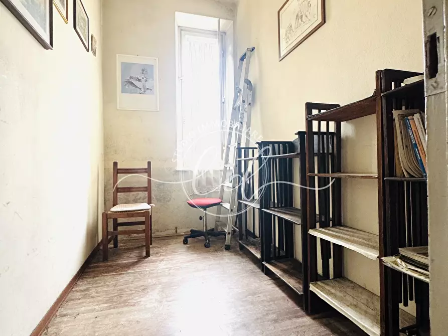 Immagine 25 di Pentalocale in vendita  a Lucca