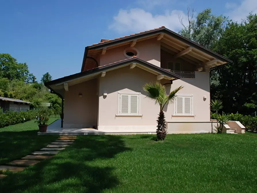 Immagine 61 di Villa in vendita  a Pietrasanta