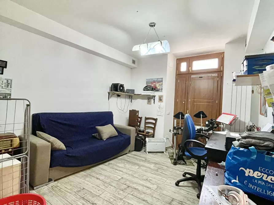 Immagine 2 di Attività artigianale in vendita  a Seravezza