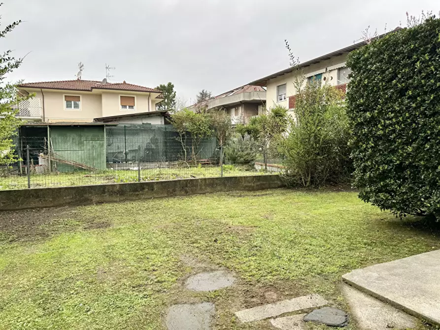 Immagine 39 di Porzione di casa in vendita  a Massa