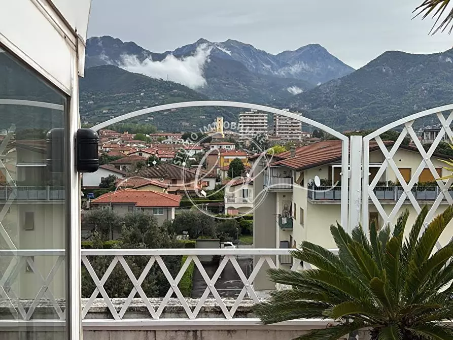 Immagine 23 di Attico in vendita  a Seravezza