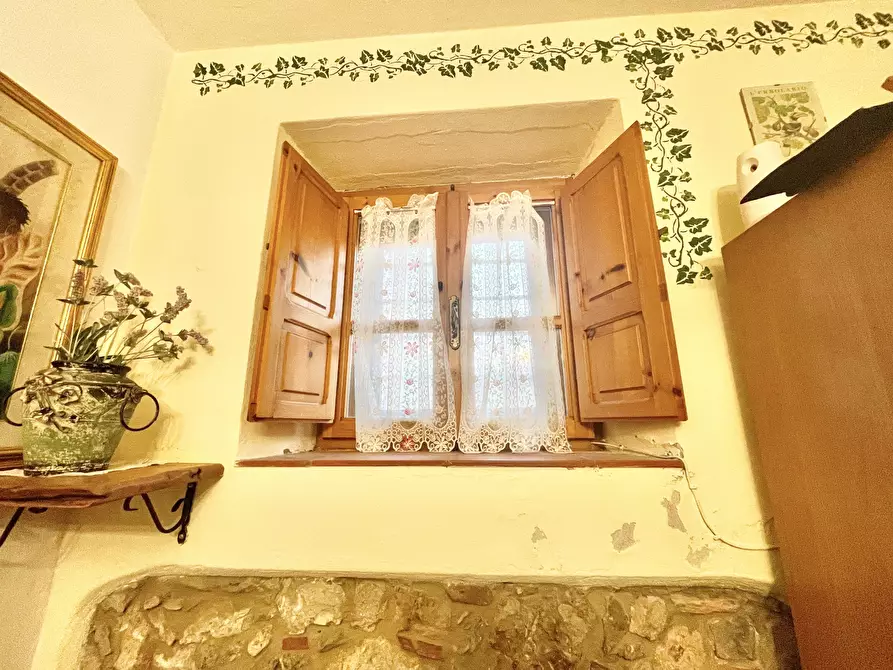 Immagine 69 di Porzione di casa in vendita  a Massarosa