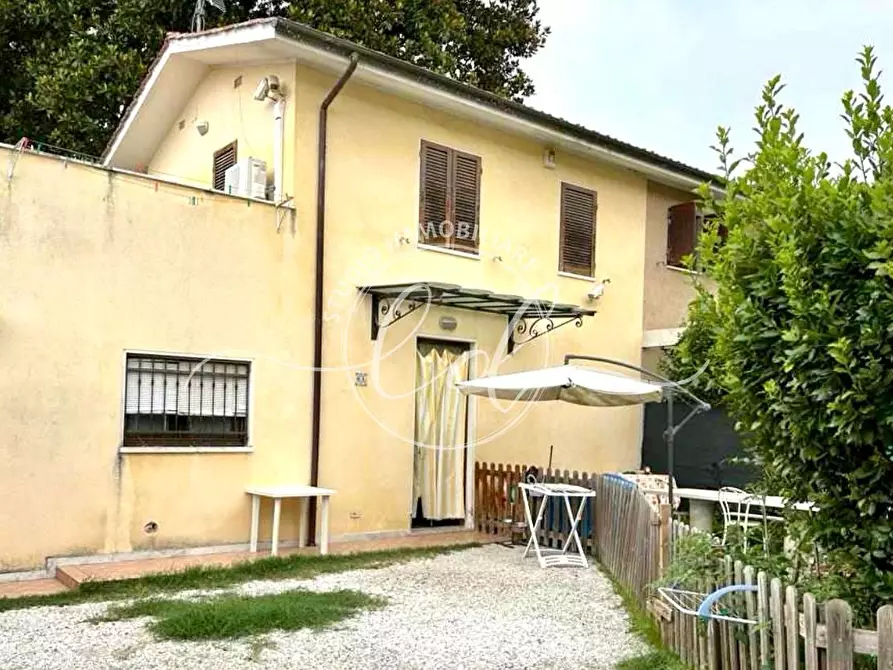 Immagine 25 di Porzione di casa in vendita  a Pietrasanta