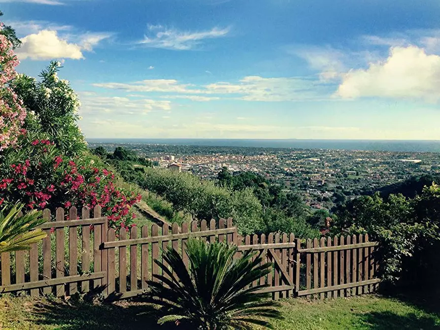 Immagine 2 di Rustico / casale in affitto  a Pietrasanta