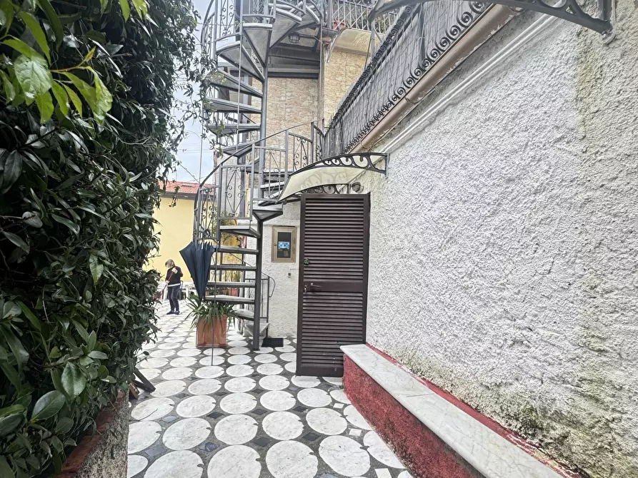 Immagine 2 di Quadrilocale in vendita  a Massa