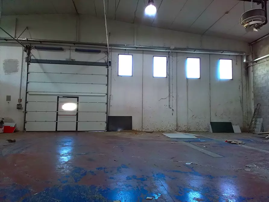 Immagine 3 di Attività artigianale in vendita  in Via ASI a Frosinone