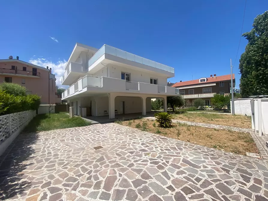 Immagine 3 di Villa in vendita  in Via Ugo Foscolo 37 a Montesilvano