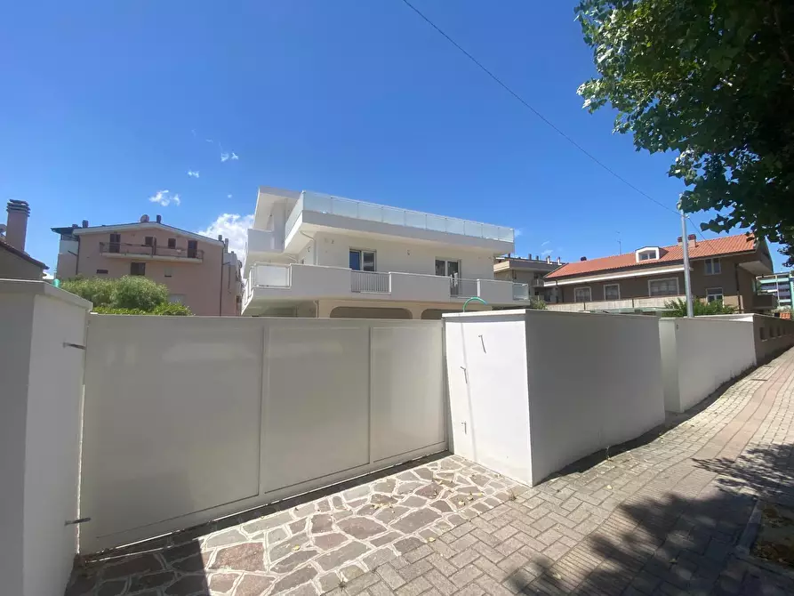 Immagine 36 di Villa in vendita  in Via Ugo Foscolo 37 a Montesilvano