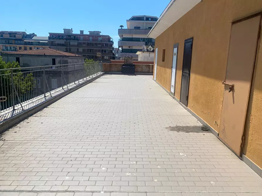 Immagine 25 di Pentalocale in vendita  in Via Cesare Battisti CESARE BATTISTI a Pescara