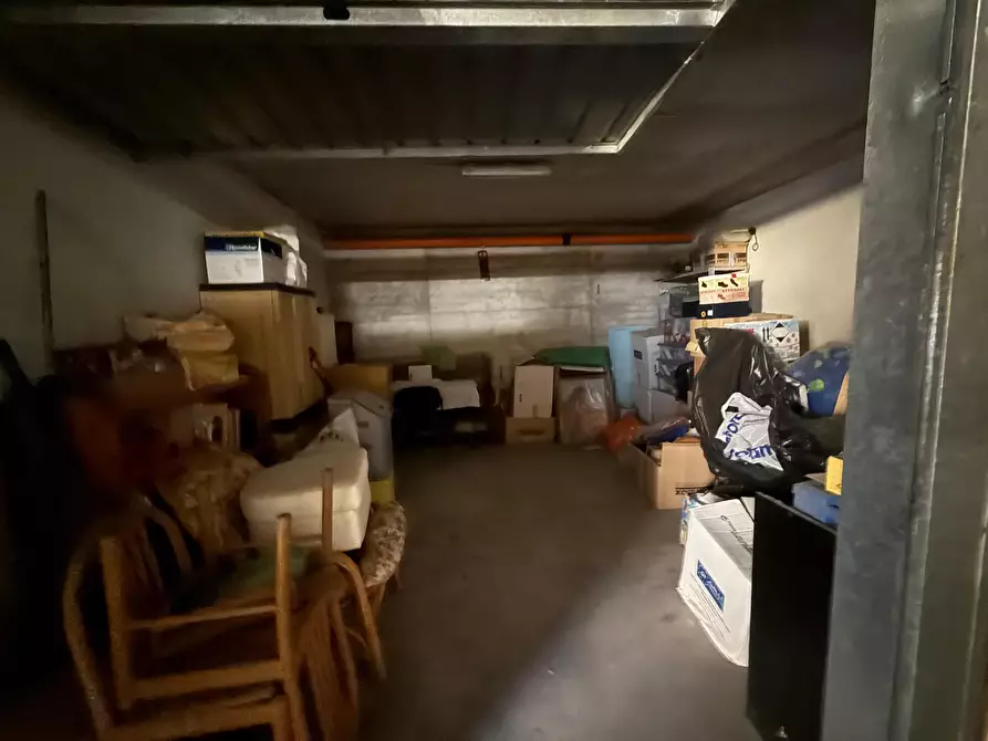 Immagine 4 di Garage in vendita  in VIA RICCIOTTI 37 a Guidonia Montecelio