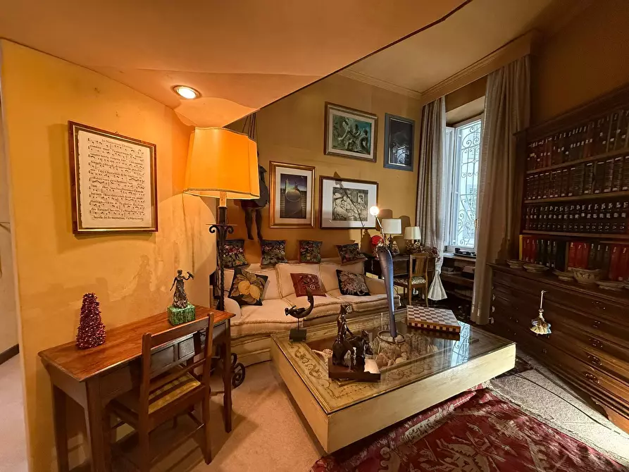 Immagine 53 di Pentalocale in vendita  in Via Salaria 126 a Roma