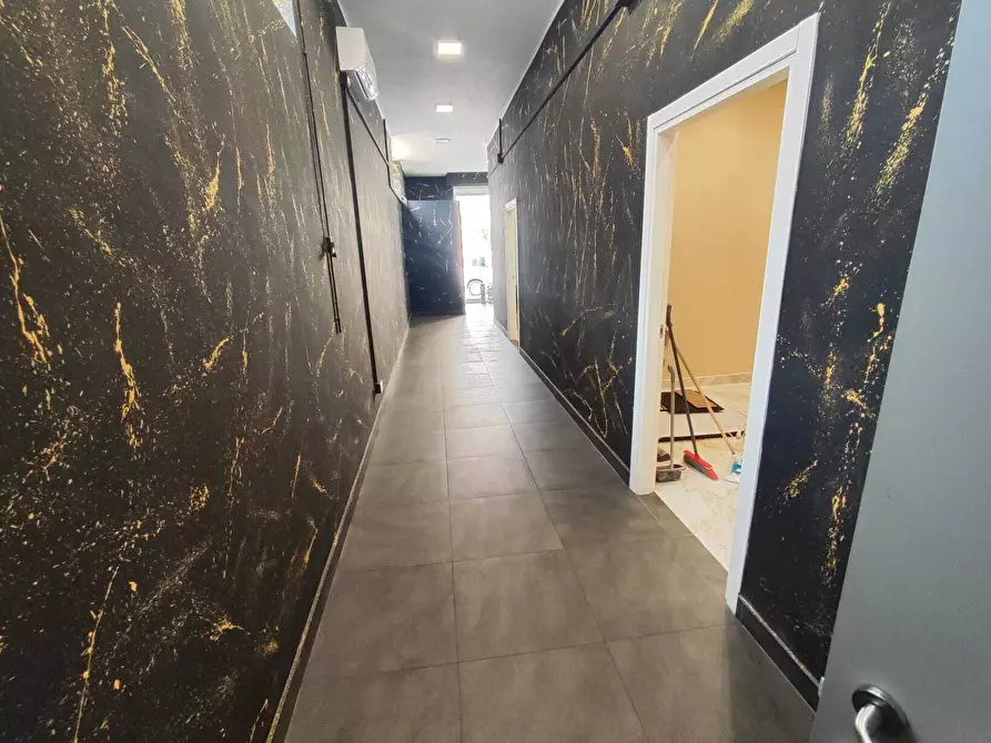 Immagine 9 di Attività commerciale in vendita  in Via Fratelli Bandiera a Guidonia Montecelio