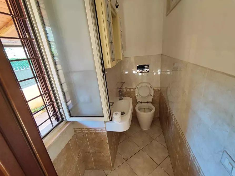 Immagine 15 di Casa indipendente in vendita  in via fratelli bandiera 26 a Guidonia Montecelio