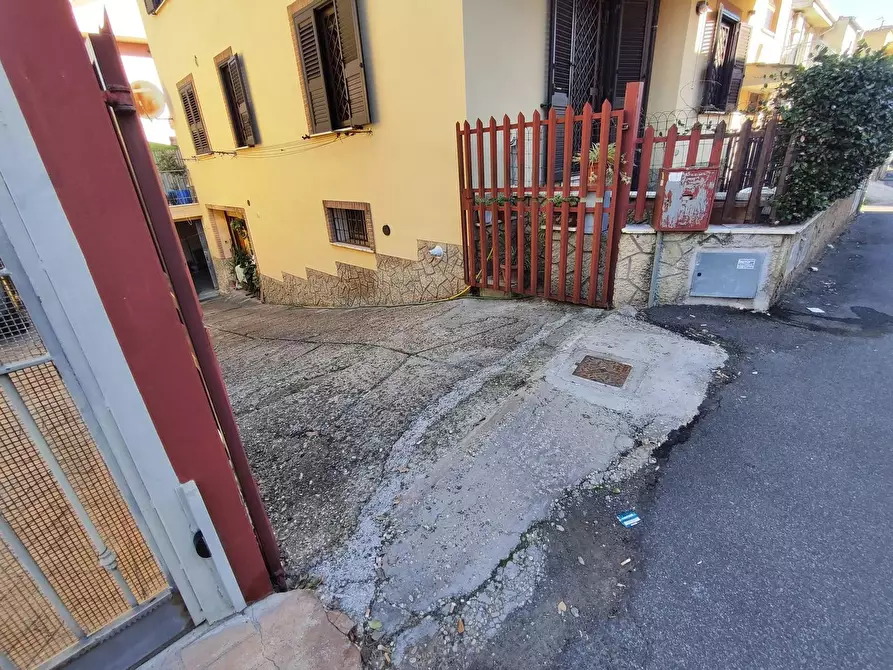 Immagine 3 di Garage in vendita  in Via Nazario Sauro 39 a Guidonia Montecelio