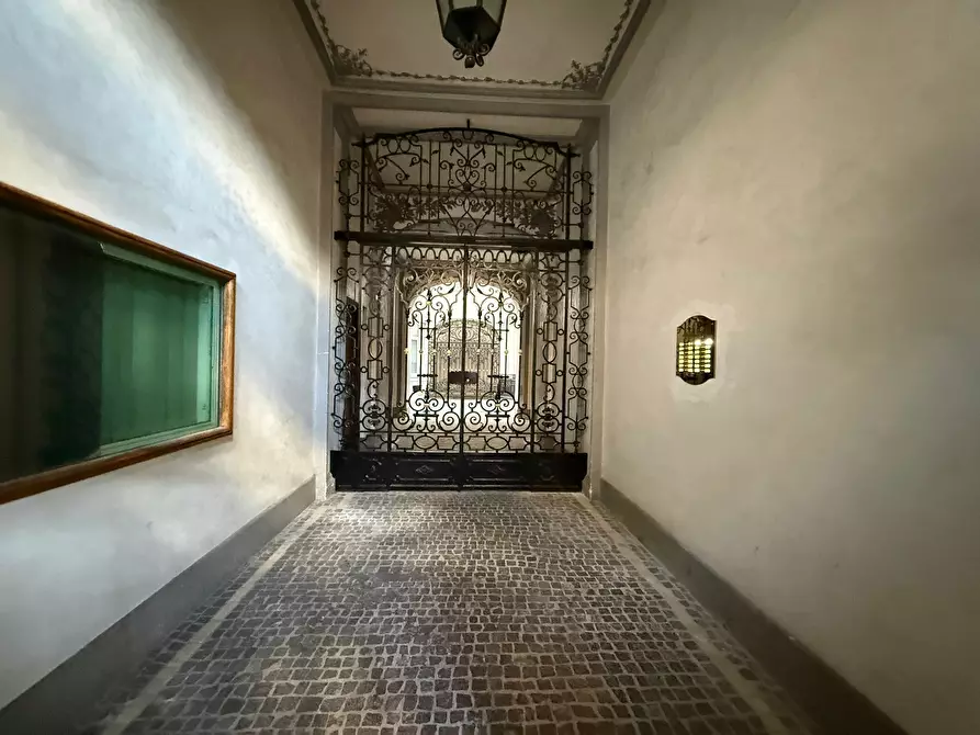 Immagine 4 di Pentalocale in vendita  in Via Salaria 126 a Roma