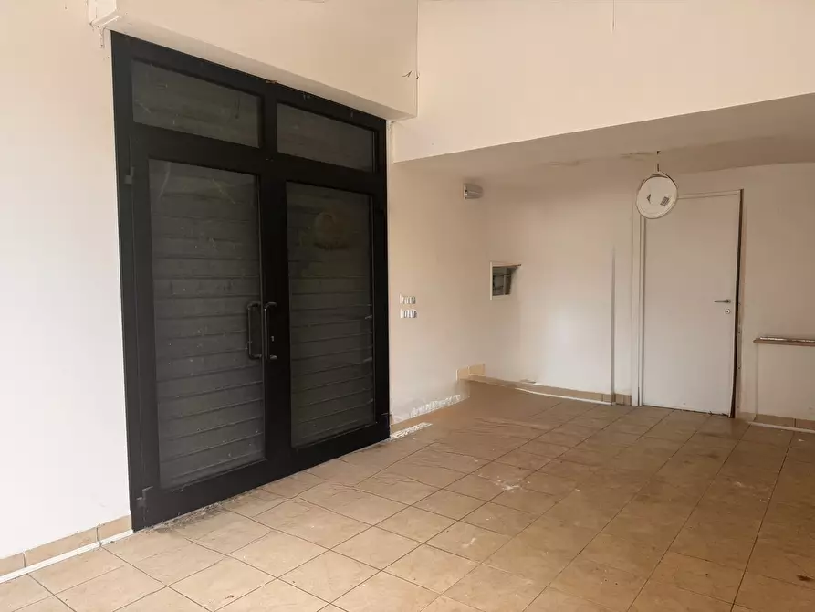 Immagine 12 di Locale commerciale in affitto  in via sinibaldo vellei a Ascoli Piceno