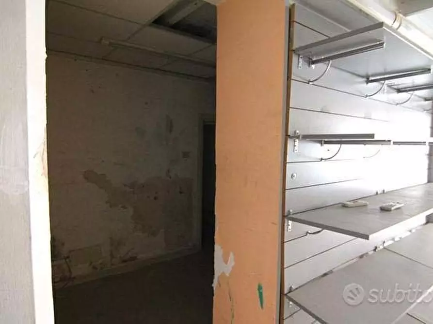 Immagine 11 di Locale commerciale in affitto  in Via Francesco Crispi a Siracusa