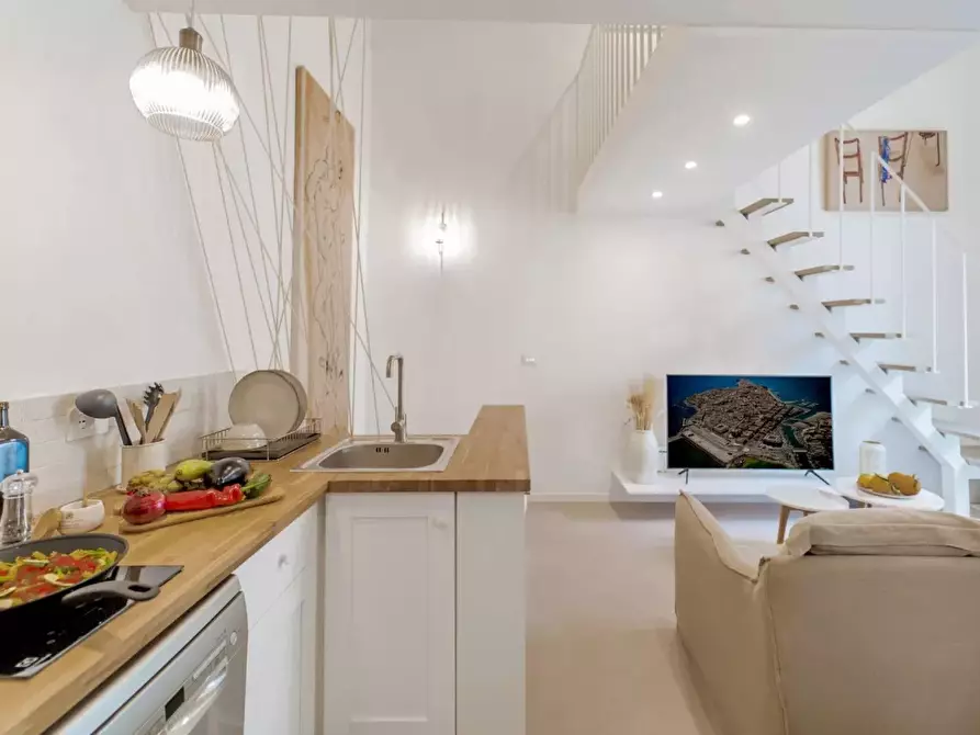 Immagine 10 di Trilocale in vendita  in Via delle Grazie 14 a Siracusa