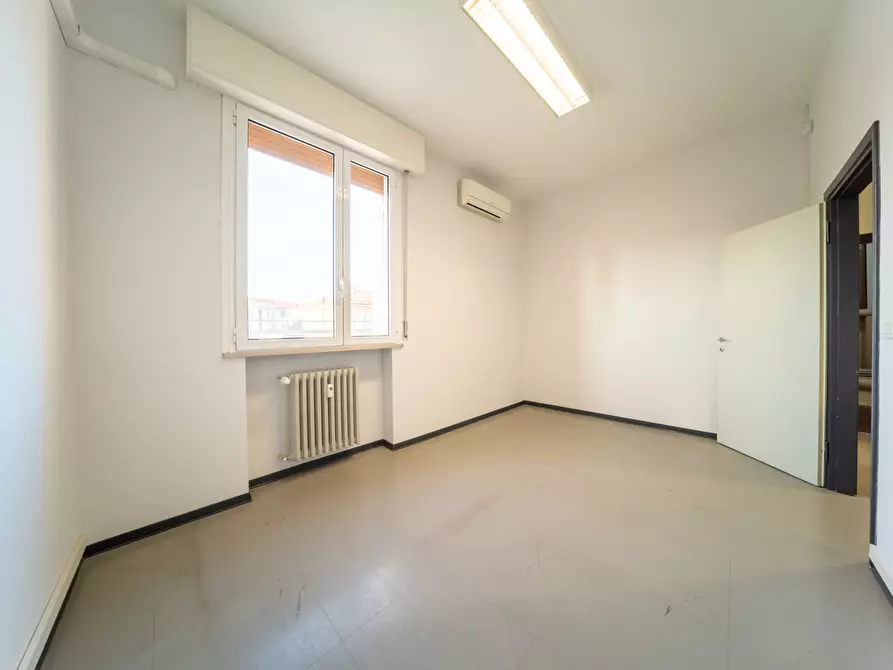 Immagine 14 di Pentalocale in vendita  in Viale Mentana 92 a Parma